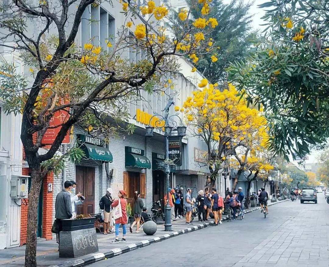 Jelajah Braga Klasik: Susur Estetika Kopi, Seni Art Deco, dan Romantika Bandung Tempo Doeloe