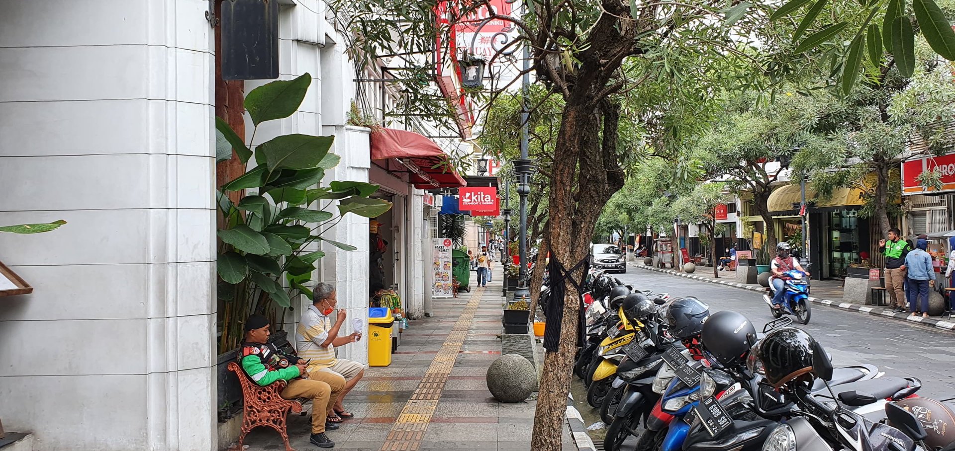 Jelajah Braga Klasik: Susur Estetika Kopi, Seni Art Deco, dan Romantika Bandung Tempo Doeloe - 2