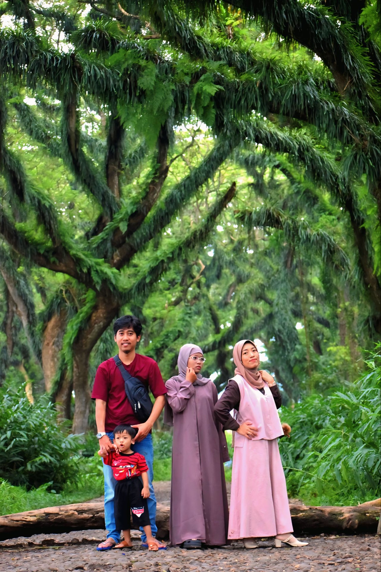 Jelajah Hutan Dongeng De Djawatan: Sesi Foto Memukau di Bawah Naungan Trembesi Raksasa Banyuwangi - 4